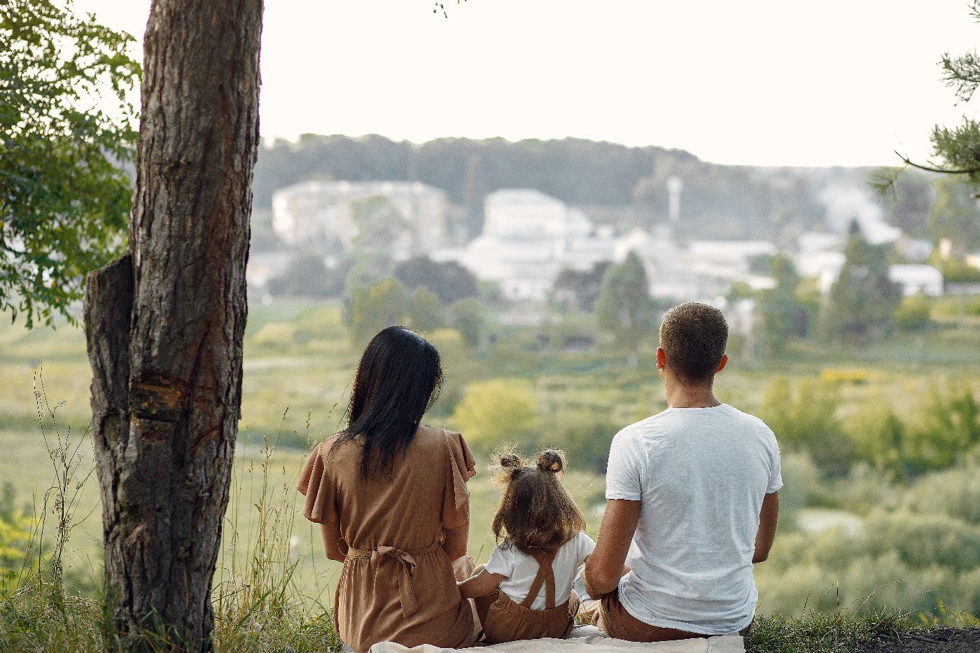 Familia en un terreno