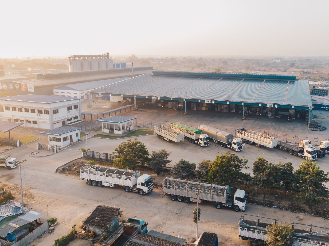 Zona industrial y depósitos